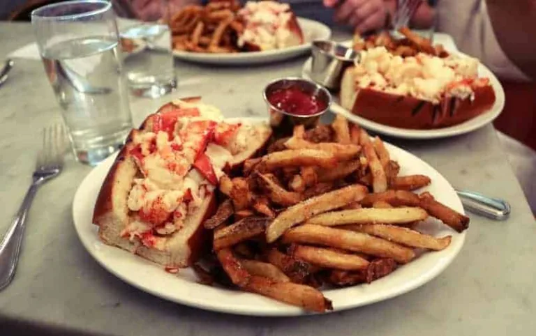 Where are the best Lobster Rolls in Boston? Lobster Roll Neptune Oyster