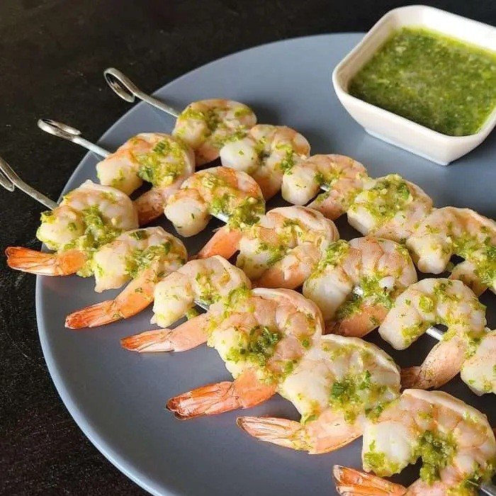Camaro Grelhado Com Molho Cru (Grilled Prawns with Green Onion Sauce)