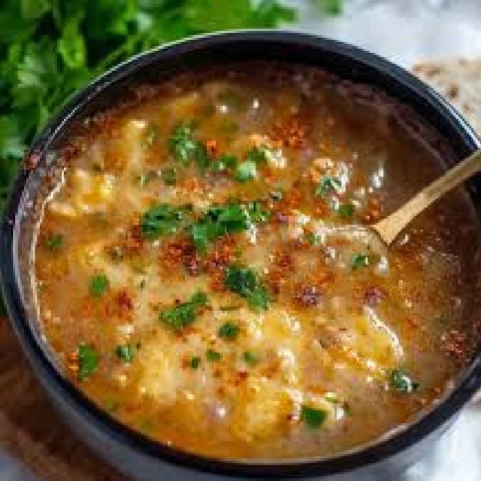 Chorba Hamra bel Frik (sopa argelina de cordero, tomate y freekeh)