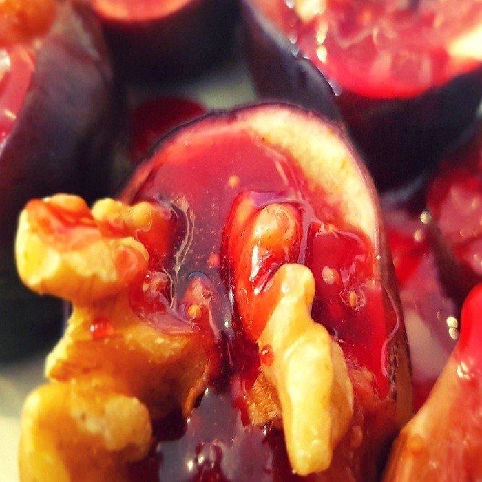 Arra të Mbushura con higos rellenos de nueces Fik (con sirope de higo)