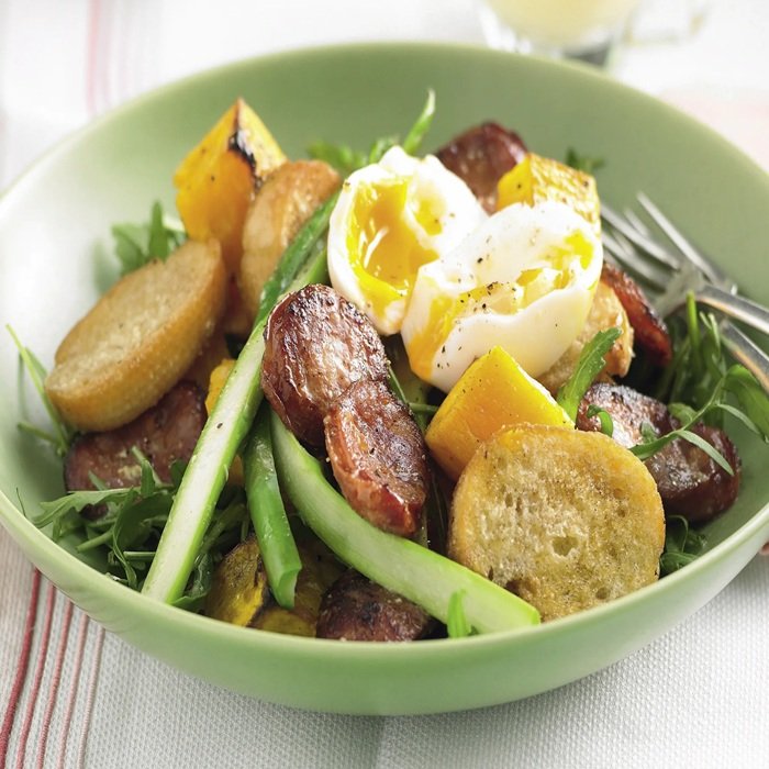 Ensalada de chorizo y huevo pasado por agua