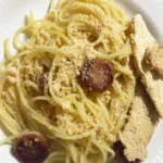 Receta de Espaguetis Aglio, Olio, Peperoncino y salchichas Picante