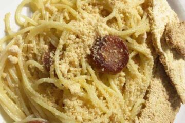 Receta de espaguetis aglio, olio, peperoncino y salchichas picante