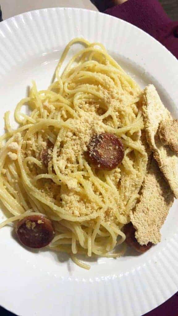 Receta de Espaguetis Aglio, Olio, Peperoncino y salchichas Picante