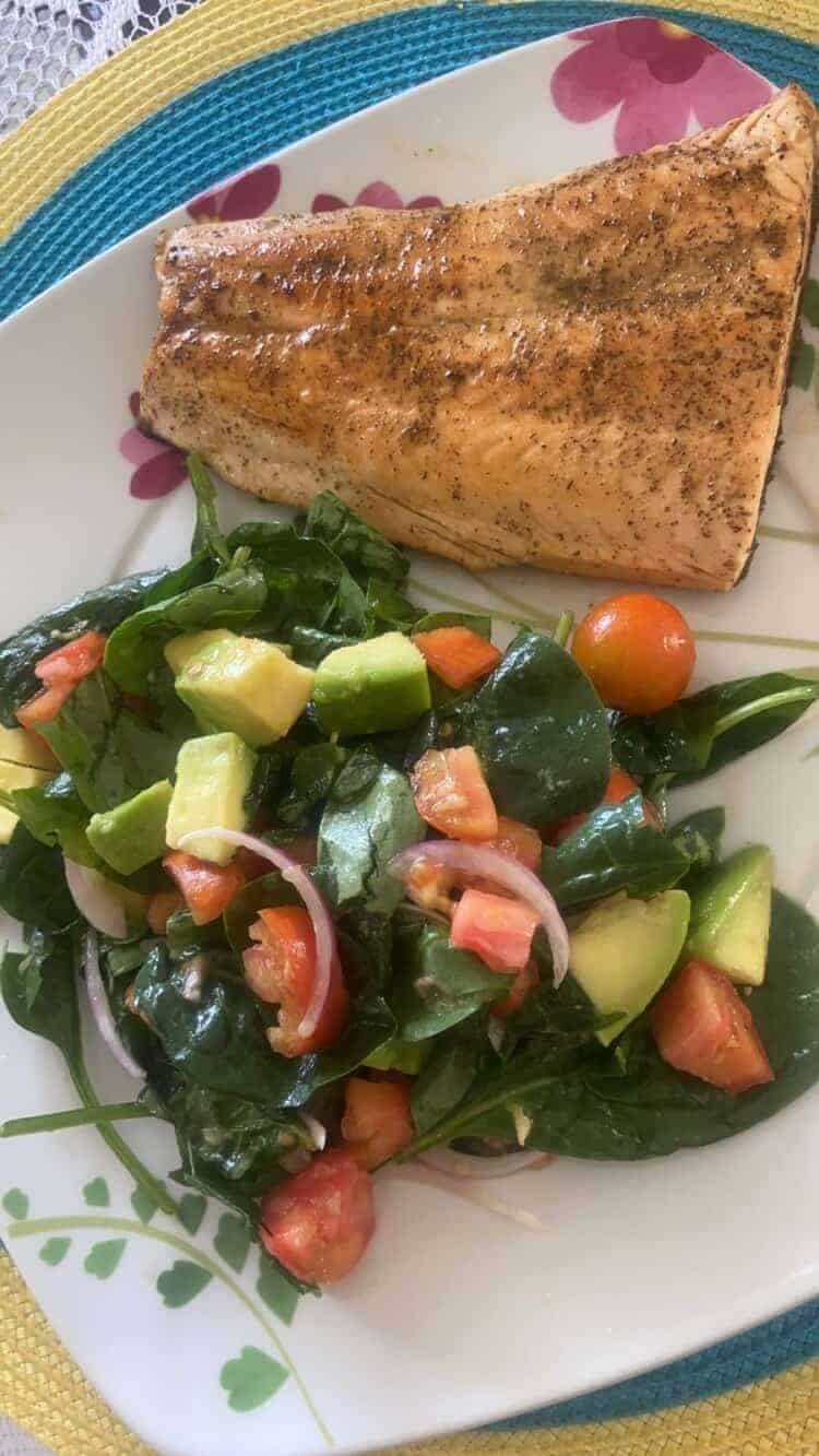 Salmon Recipe with Spinach, Tomatoes and Avocado Salad