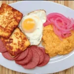 mangu queso salami huevo cebolla salteada
