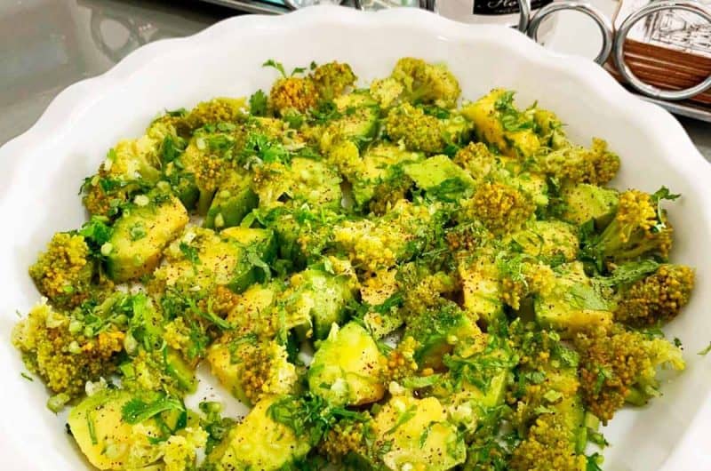 Prepara una deliciosa ensalada de brócoli y aguacate en menos de 30 minutos