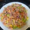 Ensalada de tuna, aguacate, cebolla y tomate - una deliciosa y saludable opción para el almuerzo"