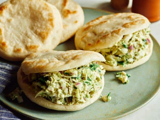 Arepa venezolana relleno reina pepiada